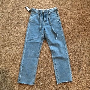 Cute high rise jeans!